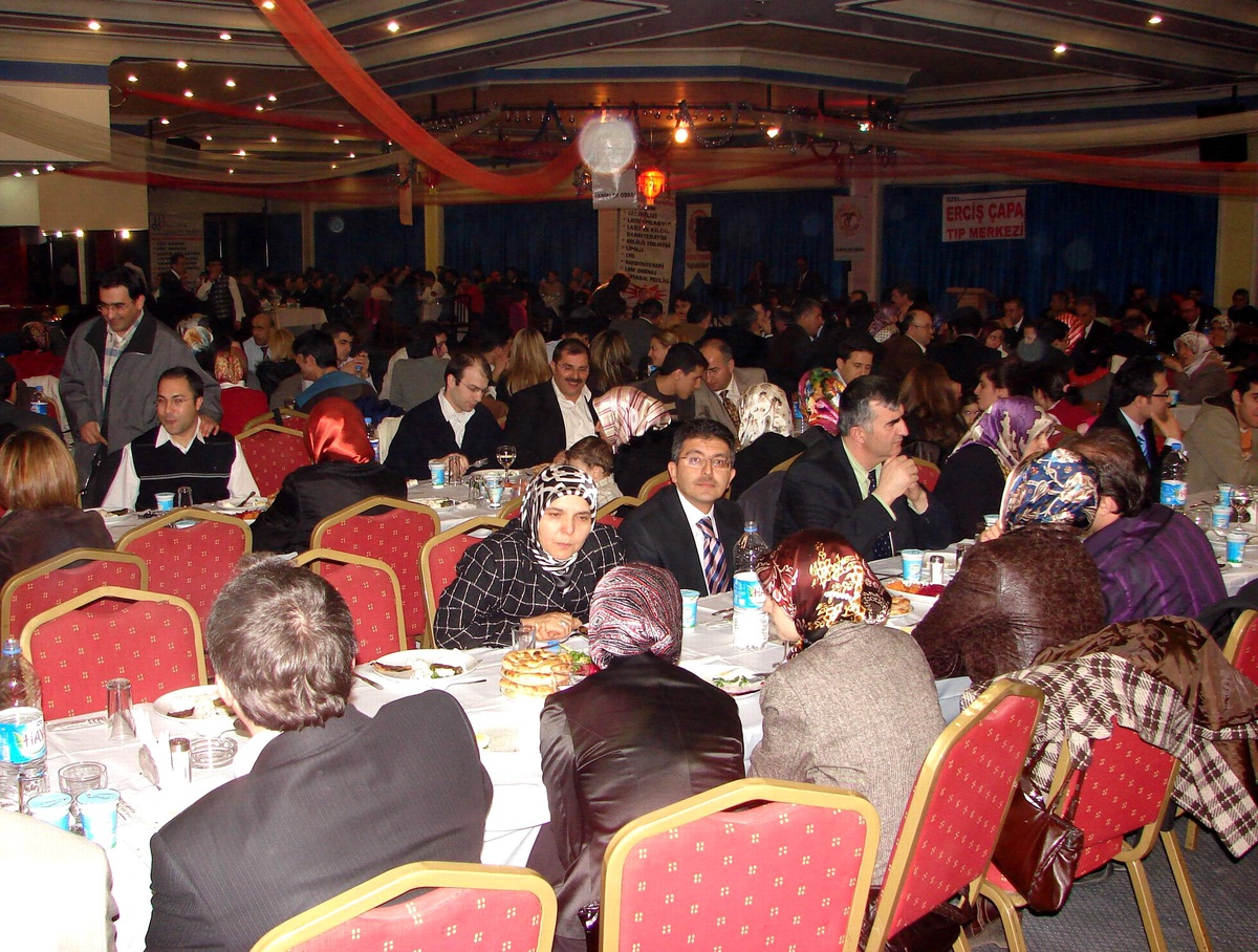 Tıp Bayramı Gecesinde Sağlık Çalışanları Eğlendi