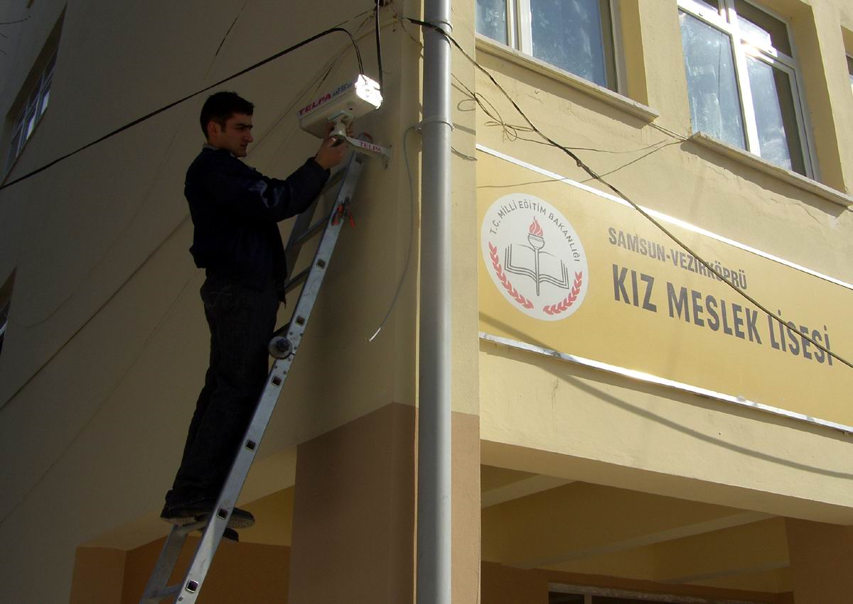 Vezirköprü'de Okullara Güvenlik Kamerası