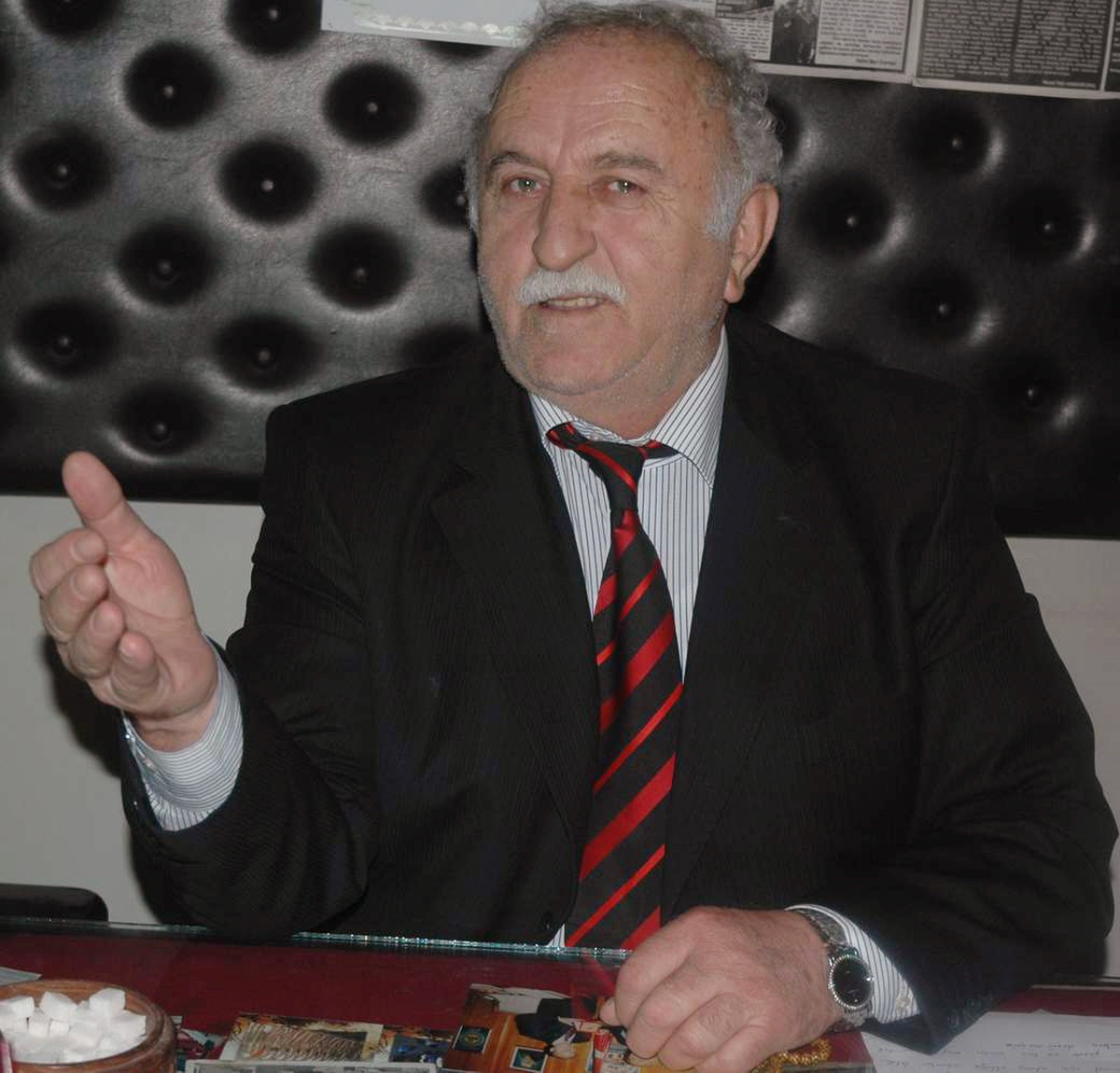 AK Parti'ye Kapatılma Davası Açılmasına Hakkari'den Tepki
