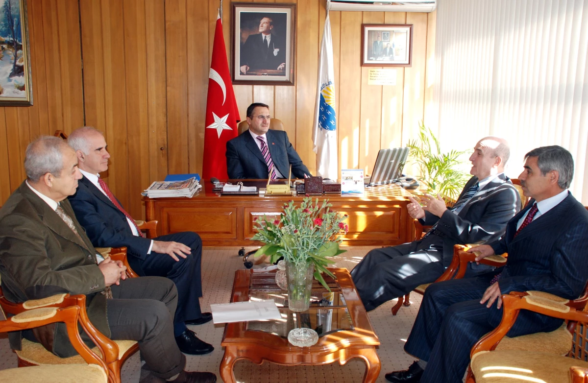 Ankara Üniversitesi Rektörü Aras, Başkan Haşlak\'ı Ziyaret Etti