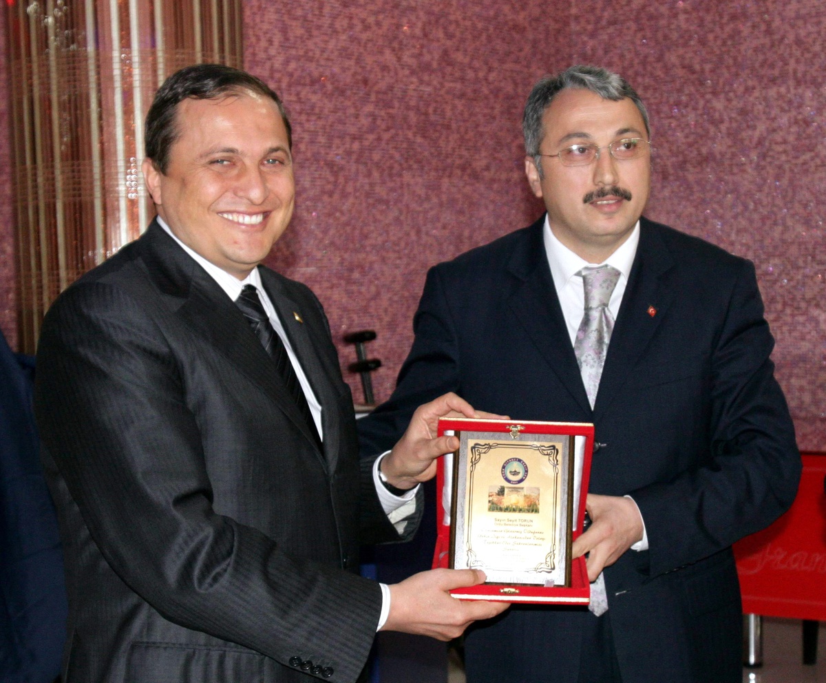 Din Görevlilerinden Başkana 'Demokrat' Ödülü