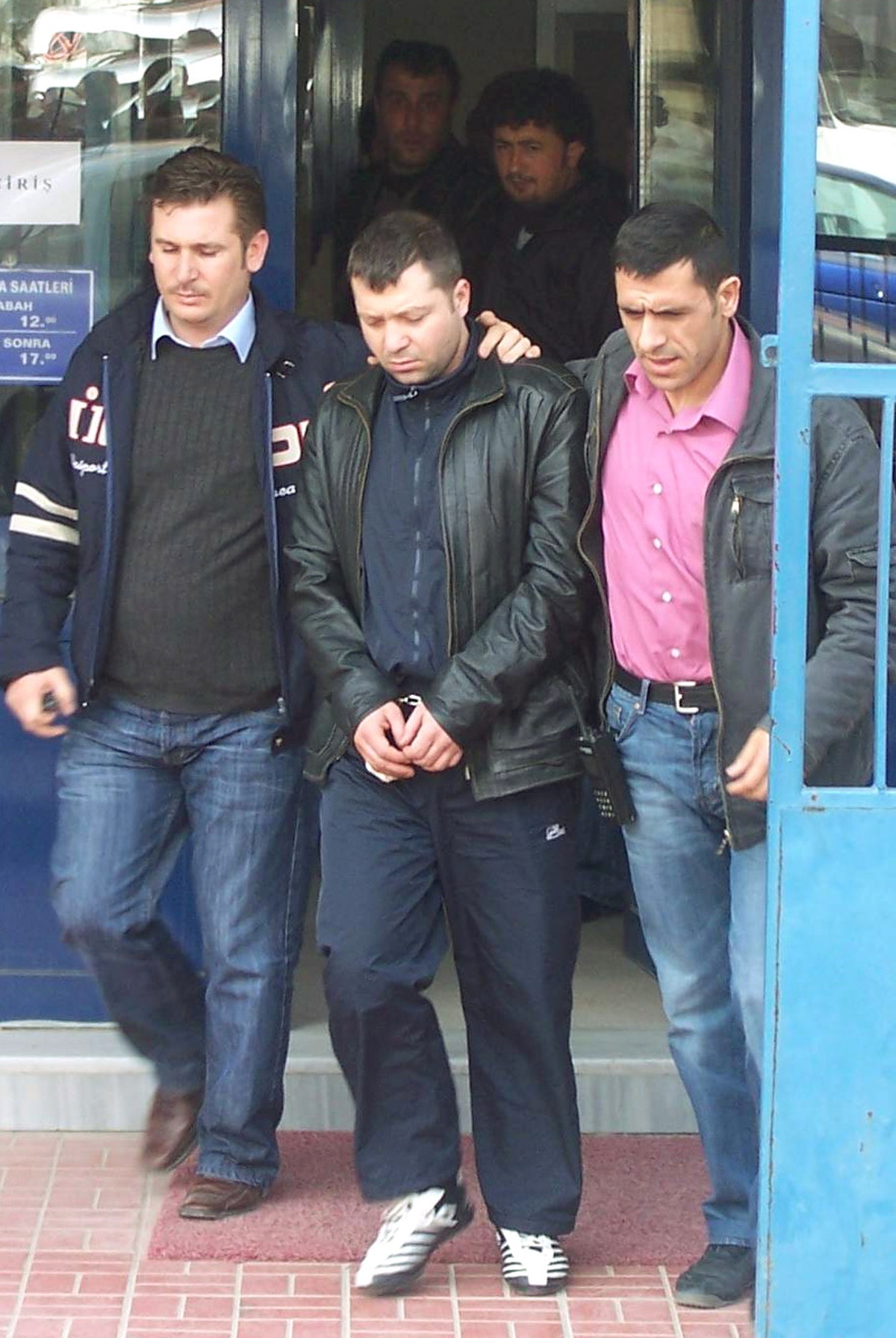 Silah Kazalarından Konuşurken Silahın Patlaması Sonucu Öldü