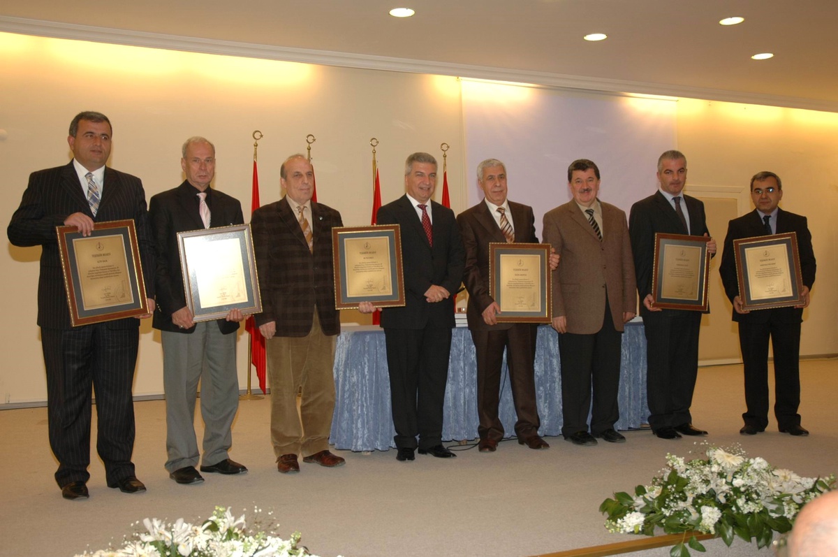 Türkçe İsim Veren İşyerlerine Plaket