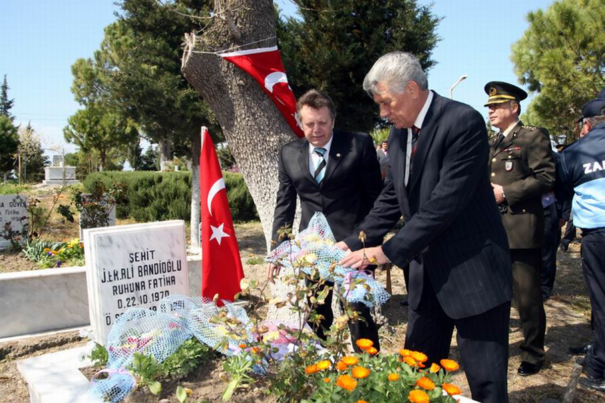 Altınovalılar Şehitleri Andı