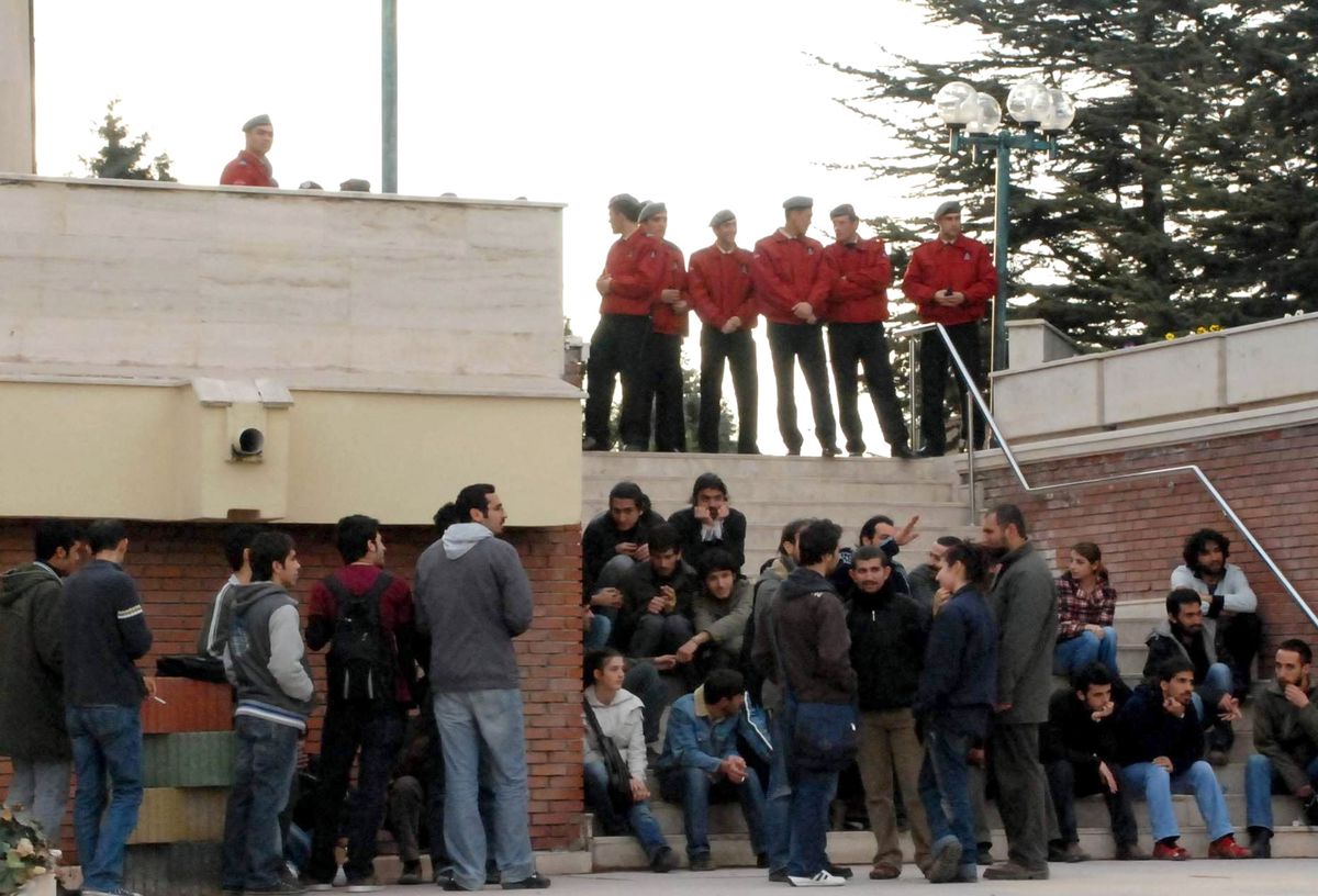 Aü'de Öğrencilerden Protesto