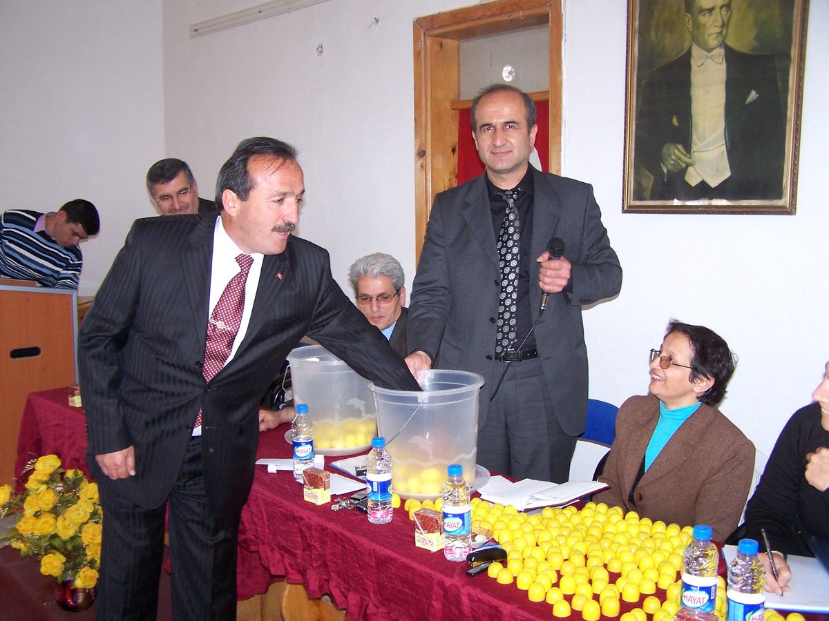 Burdur'da TOKİ Anahtar Teslim Etti