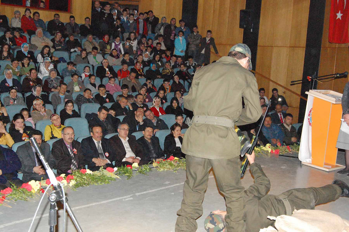 'Çanakkale Destanı' Tiyatro ile Canlandırıldı