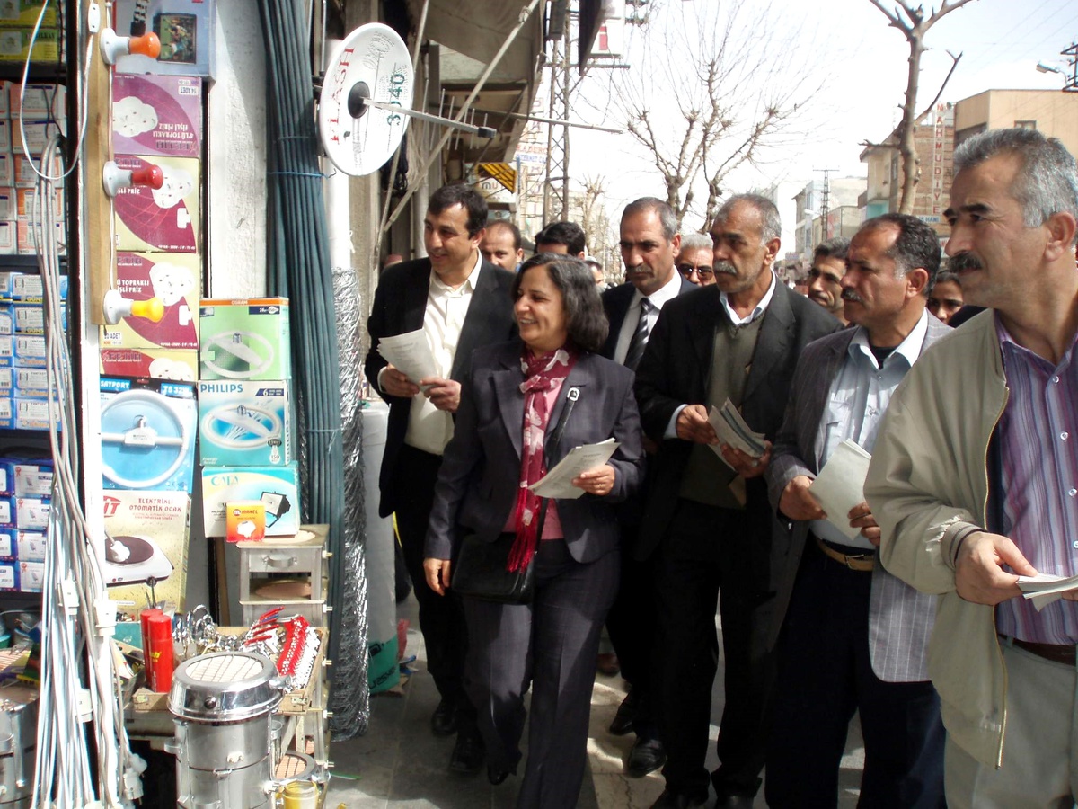 DTP'li Milletvekili Nevruz Bildirisi Dağıttı