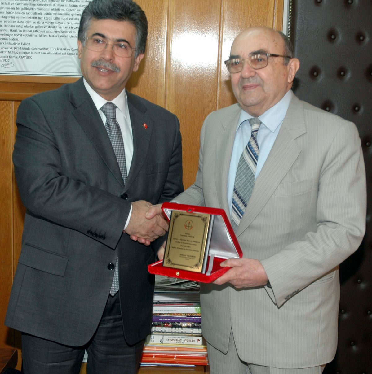 Hayırsever Aileye Plaket