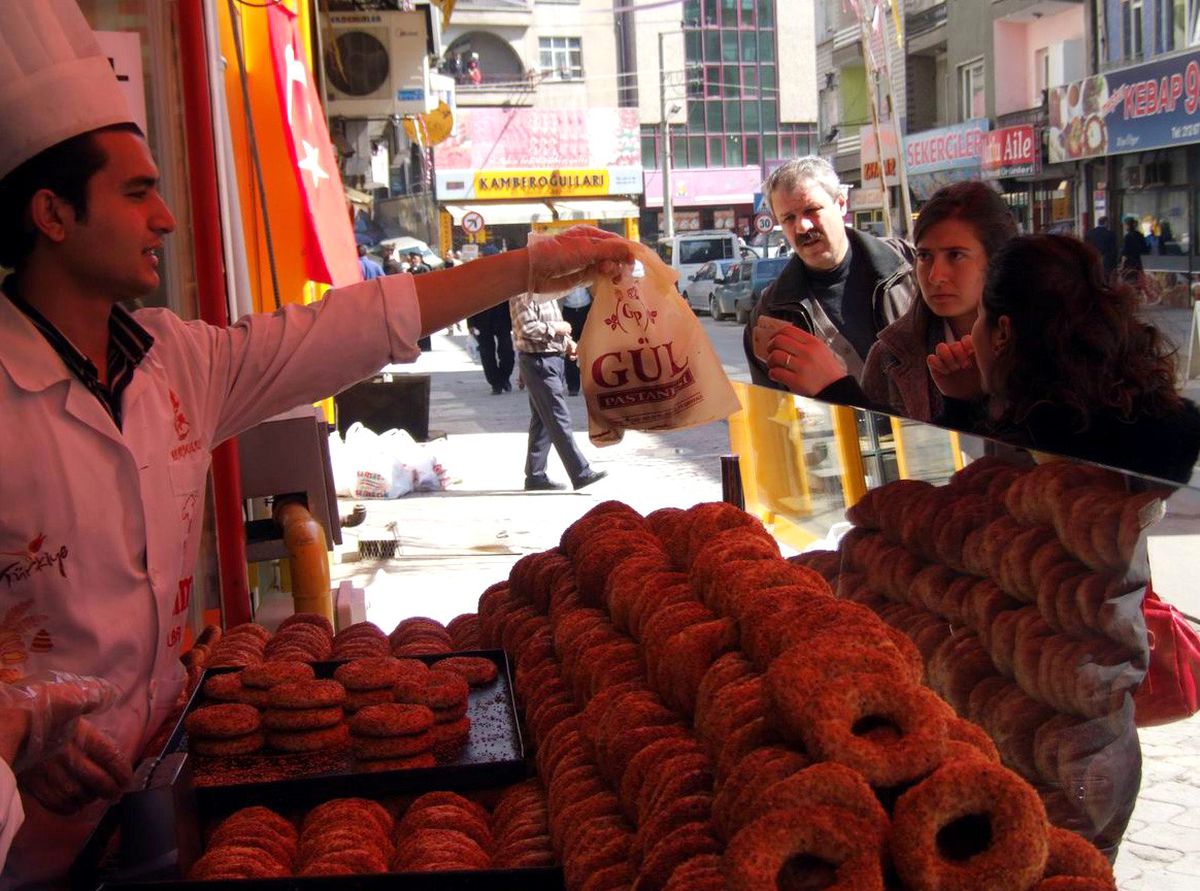 Kırıkkale'de Esnaf 5 Bin 'Kandil Simidi' Dağıttı
