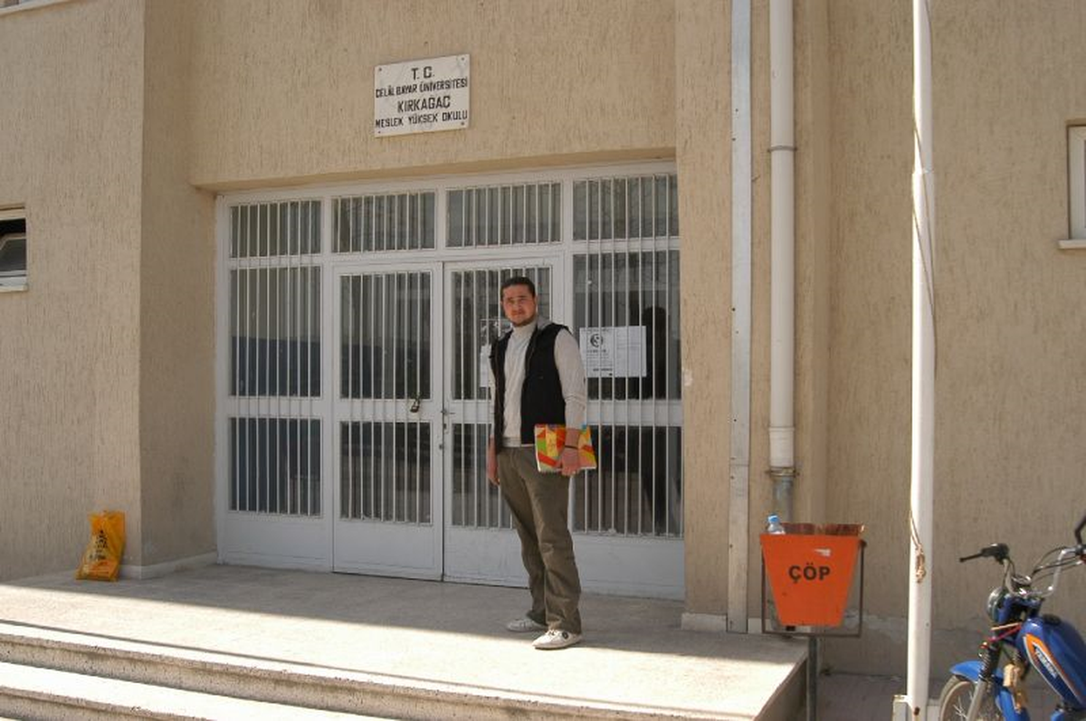 Üniversiteden Çıkıp İnşaata Ameleliğe Gidiyor