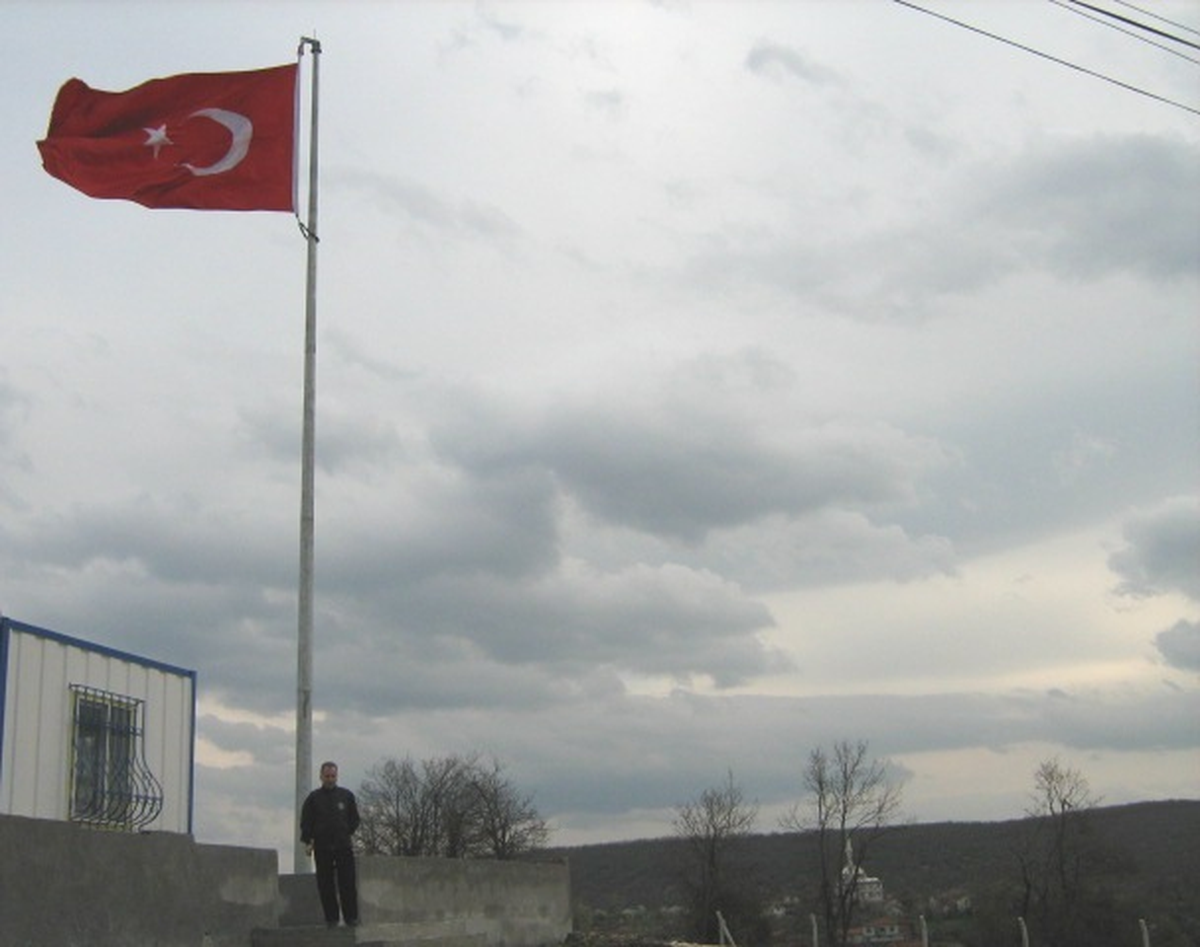 İncealipınar Köyüne Dev Türk Bayrağı
