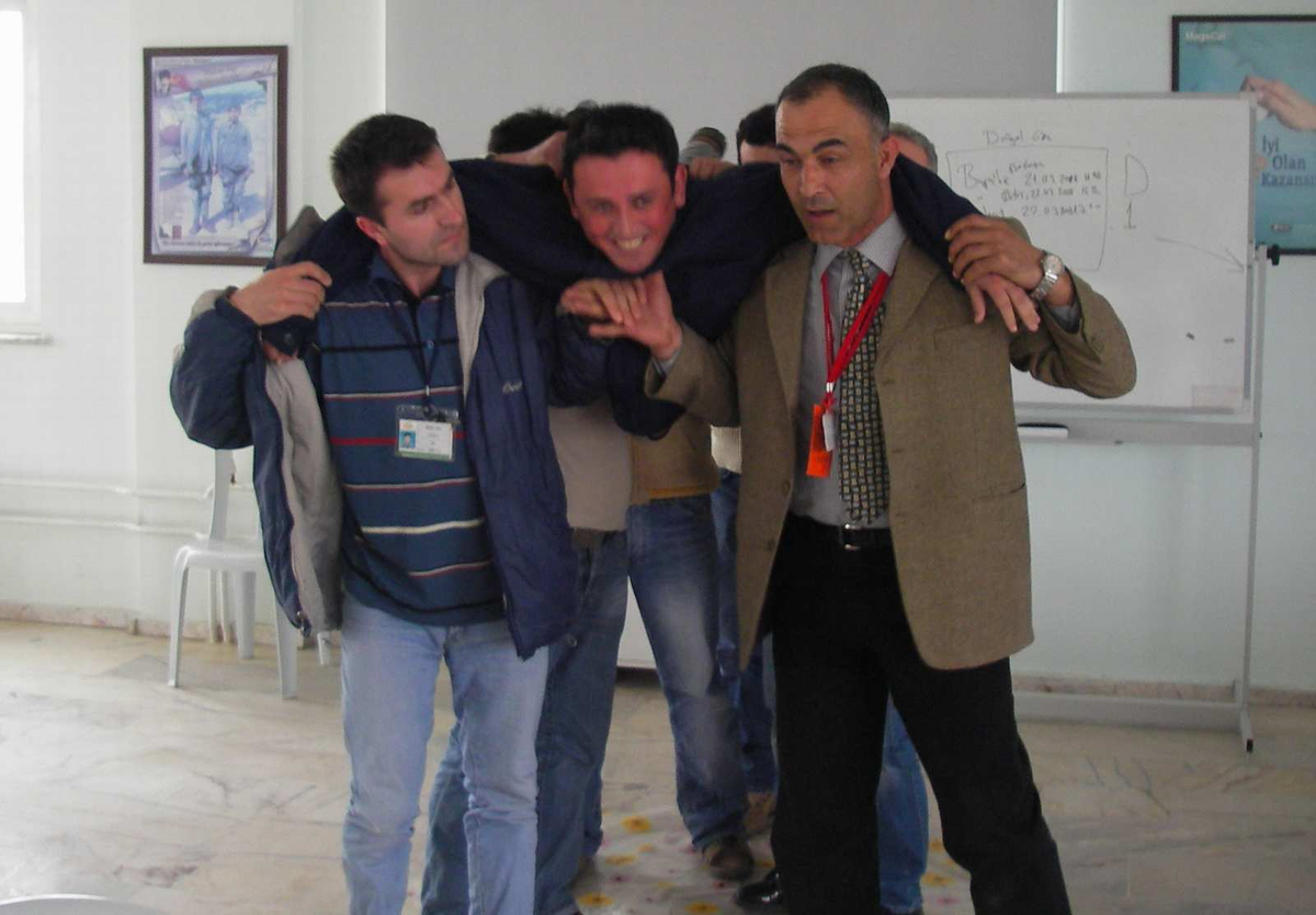 Bu Piliç Fabrikası'nın Arama Kurtarma Ekibine 911'den Eğitim