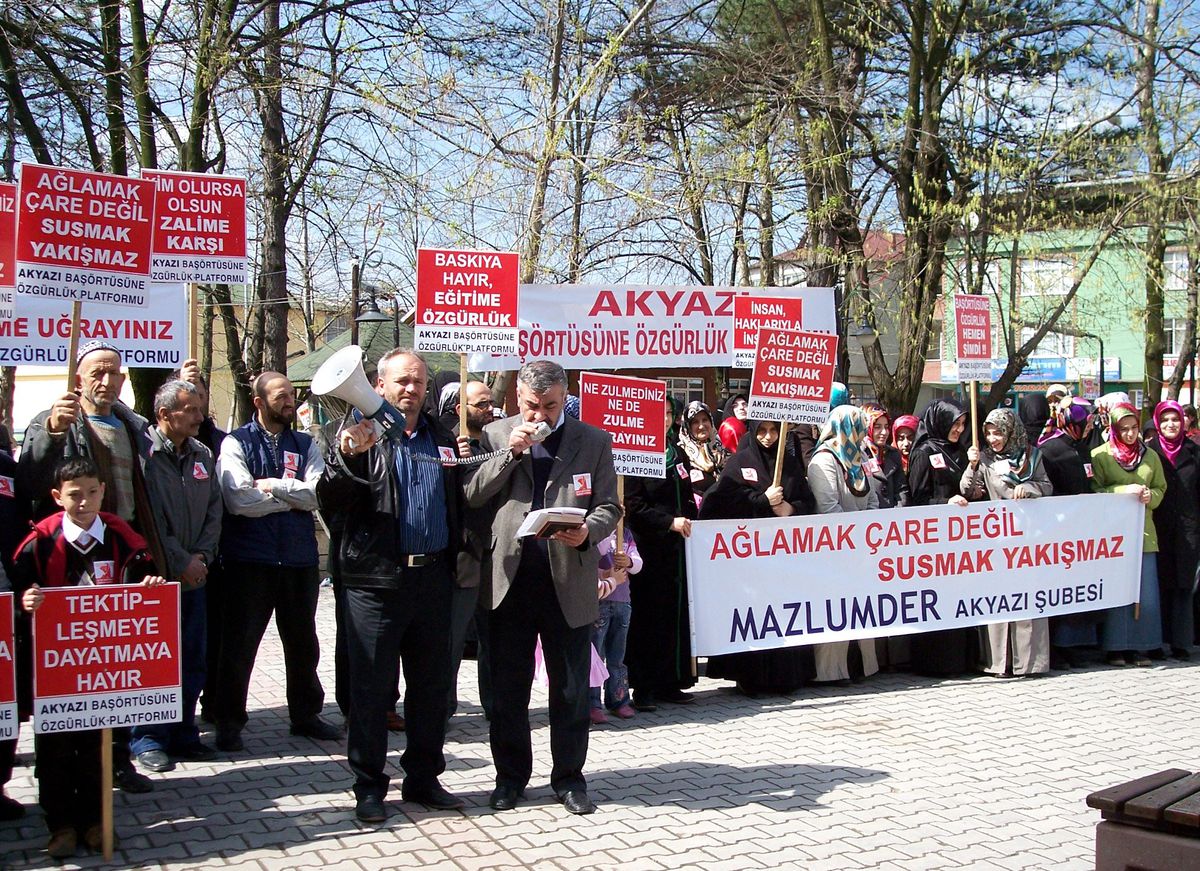 Akyazı Başörtüsüne Özgürlük Platformu'ndan Basın Açıklaması