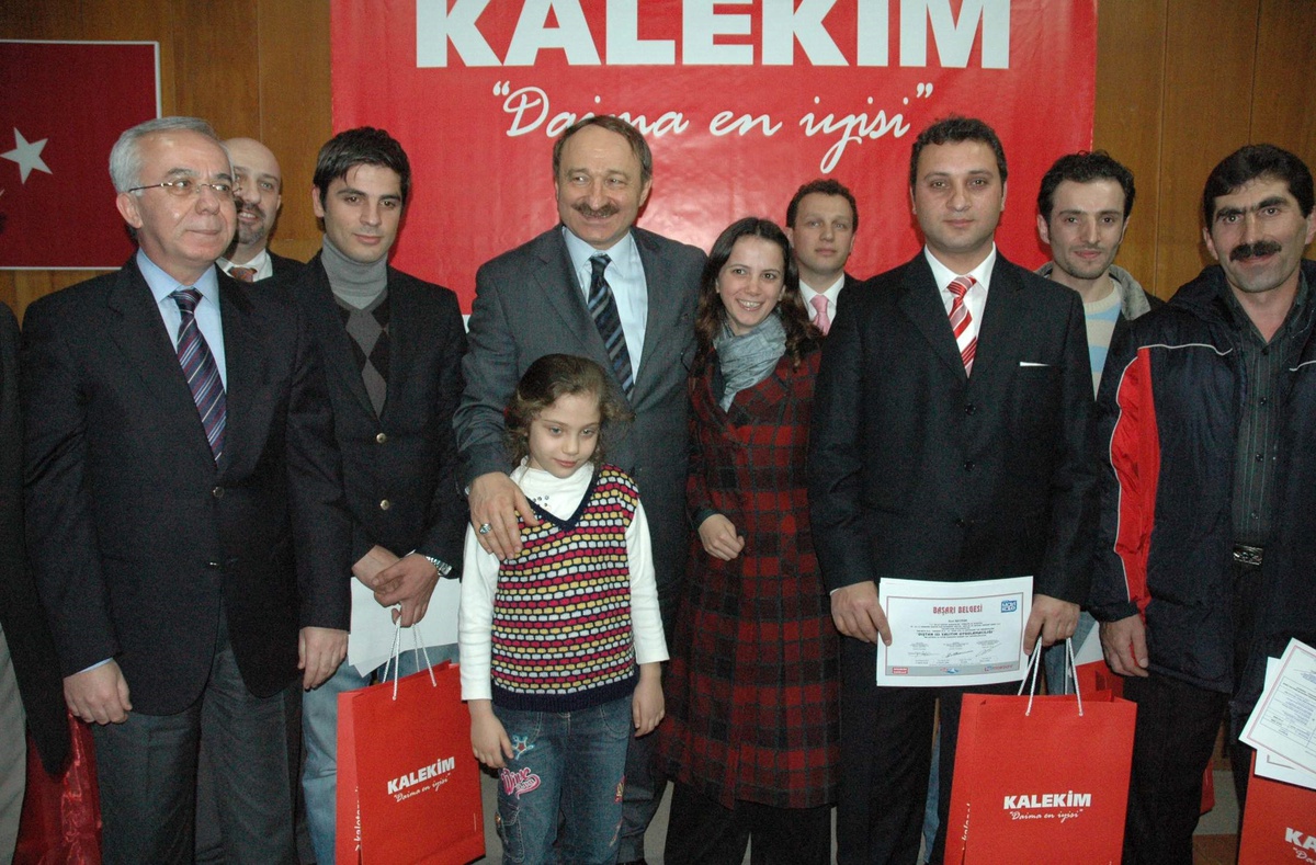 Bayındırlık ve İskan Bakanı Özak Sertifika Dağıttı