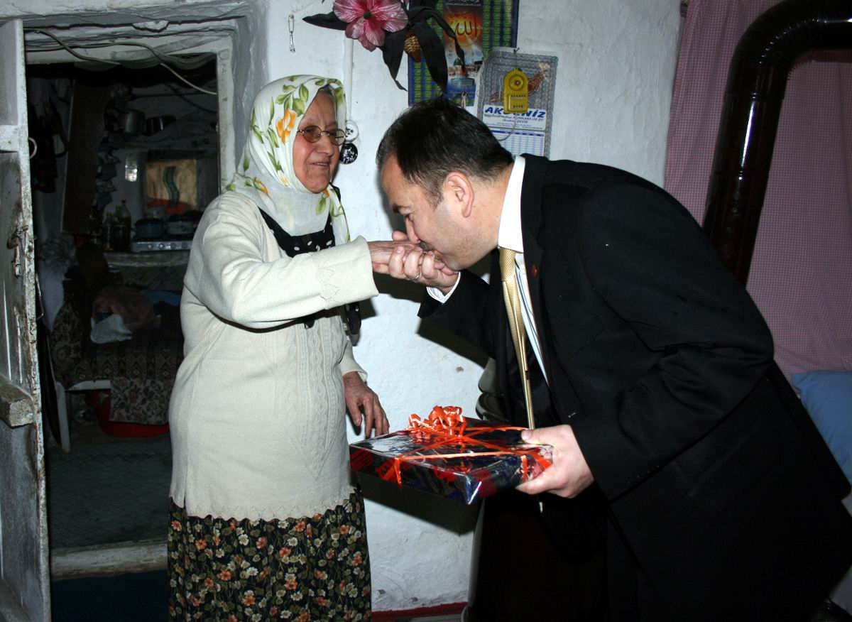 Korkuteli Belediyesinden Yaşlılara Ziyaret