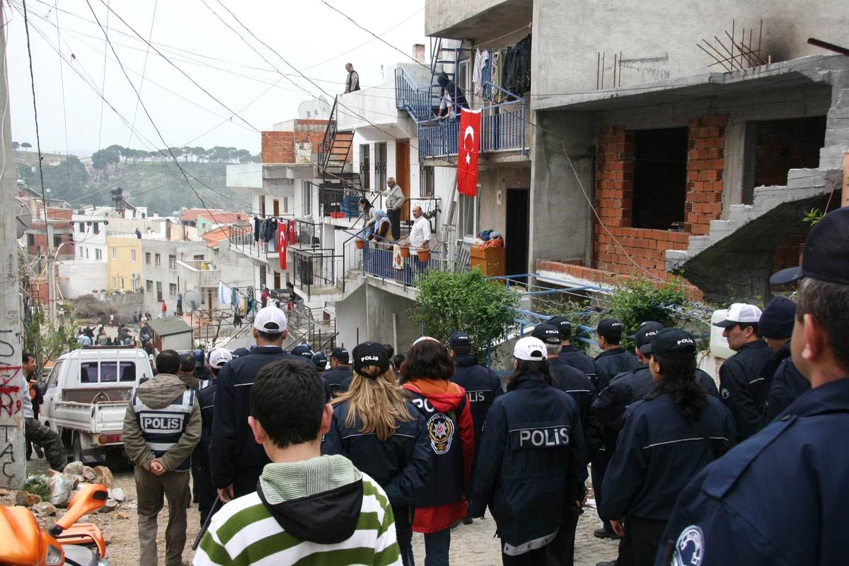 Ayvalık'ta DTP'liler Basın Açıklaması Yaptı