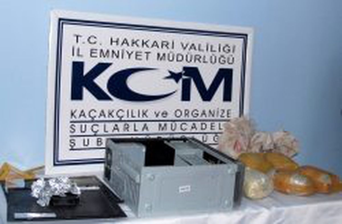 Bilgisayar Kasasına Gizlenmiş 6 Kilo 255 Gram Esrar Ele Geçirildi