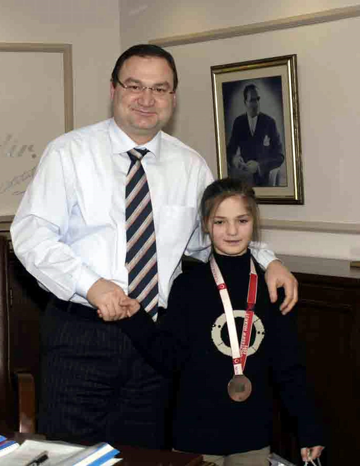 Binicioğlundan Karate Şampiyonu Aybüke'ye Ödül