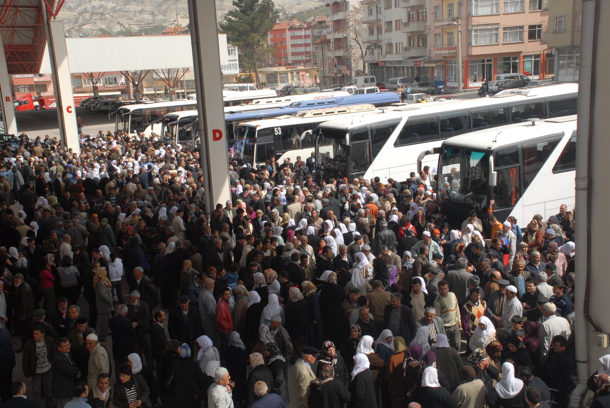 Burdur'da Umre Yolcuları Dualarla Uğurlandı