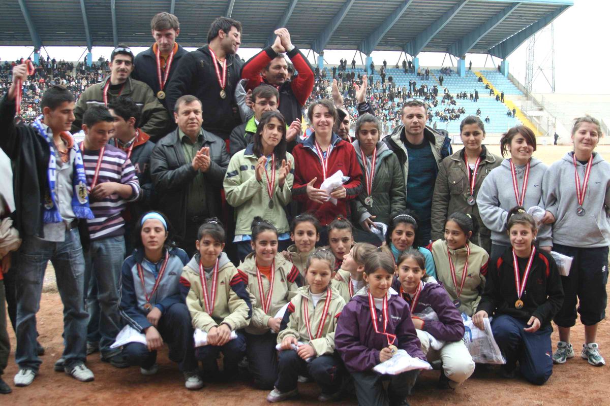 Kar Voleybolcuları Ödüllerini Aldı