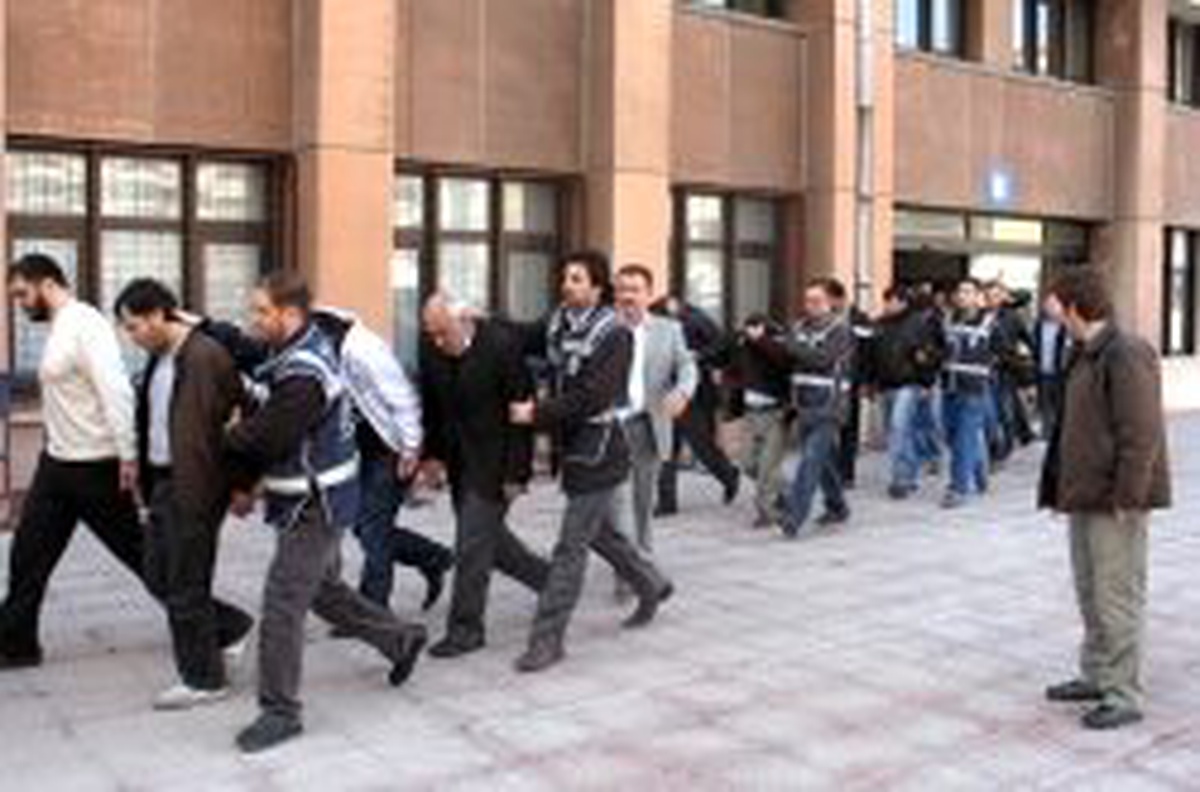 İstanbul'da Kalpazanlık Operasyonu: 26 Gözaltı