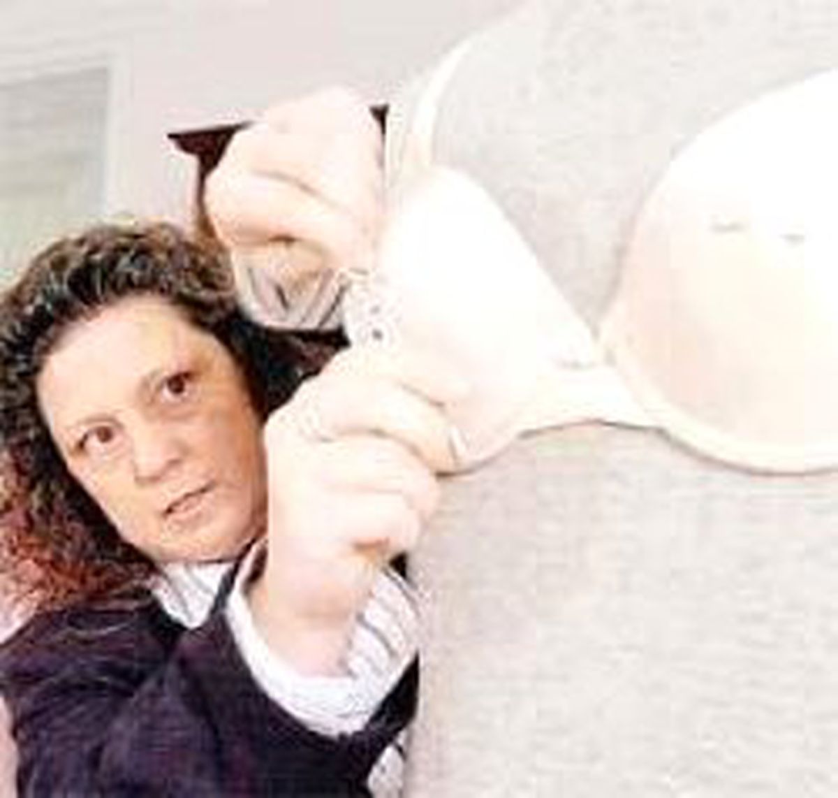 Piercingli Göğüs Güvenliğe Takıldı