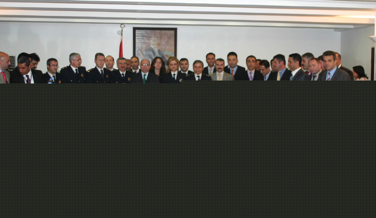 Vali'den Başarılı Polislere Takdirname