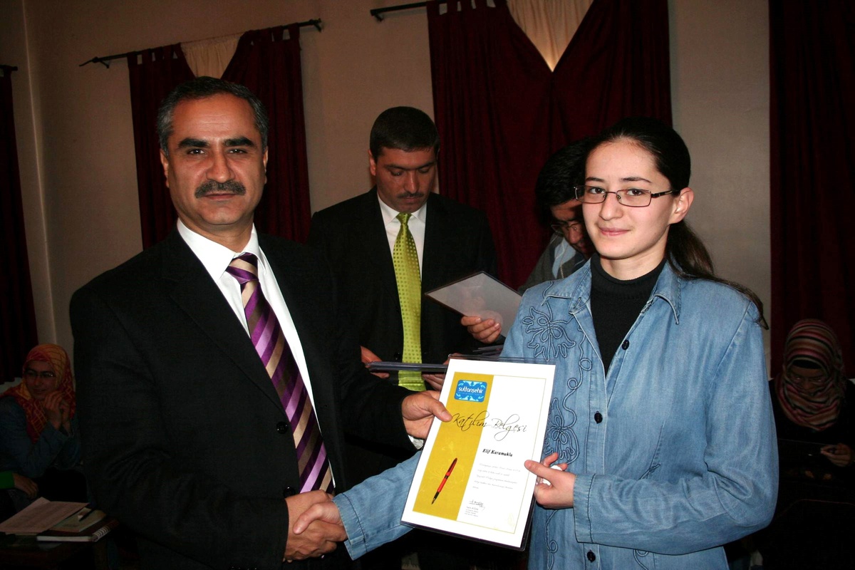 Yazarlık Atölyesi Öğrencileri Sertifikalarını Aldı