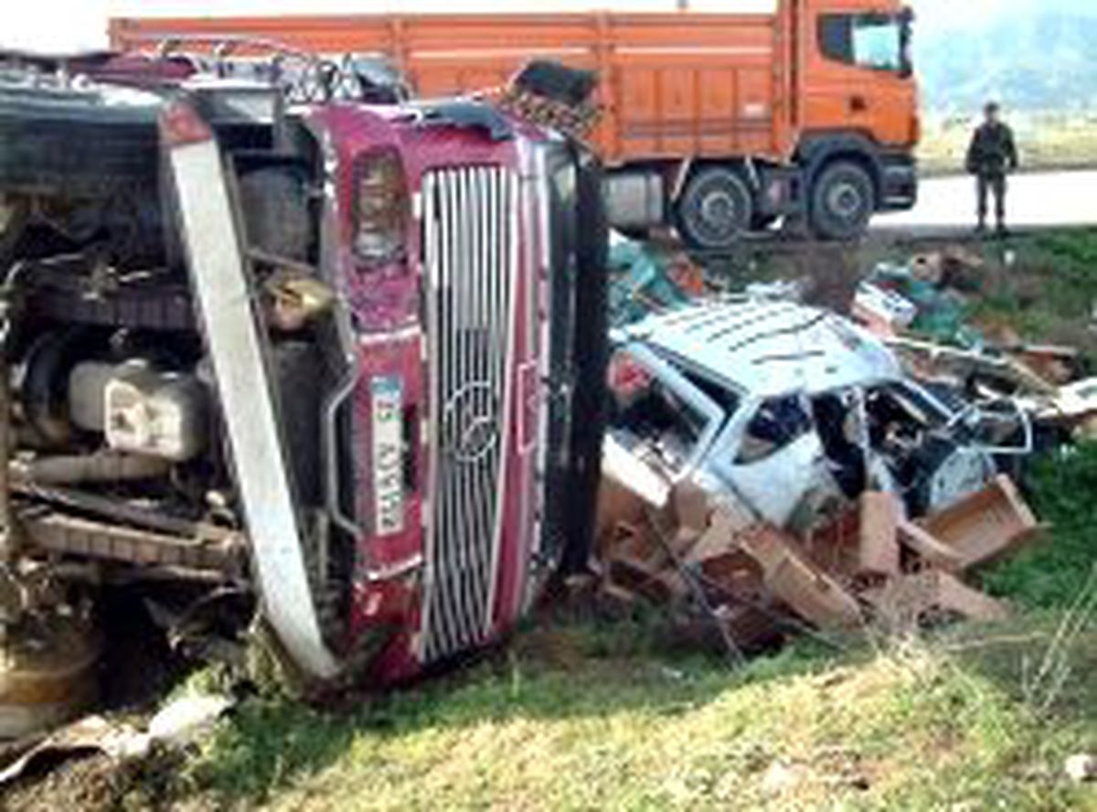 Alaşehir'de Trafik Kazası: 3 Ölü