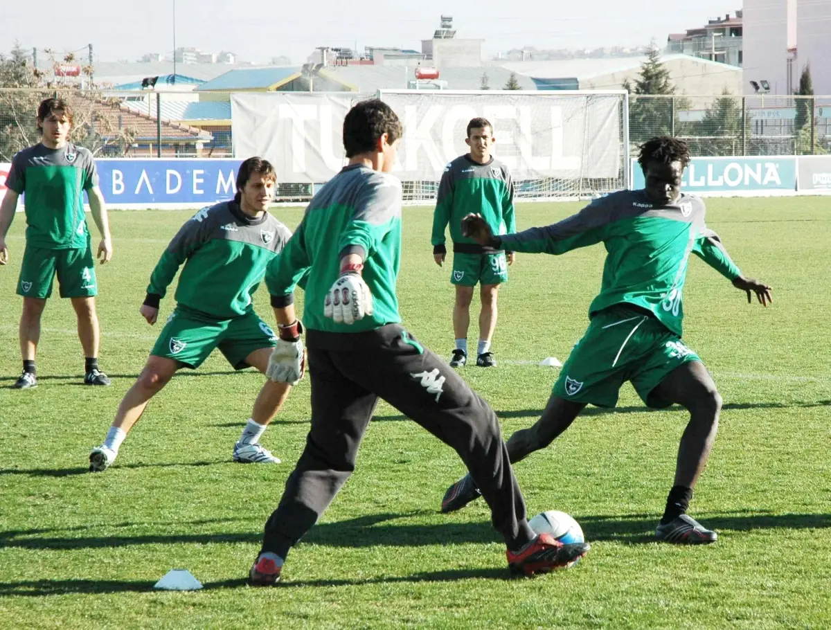 Denizlispor 5 Eksikle Hazırlıklarını Sürdürüyor