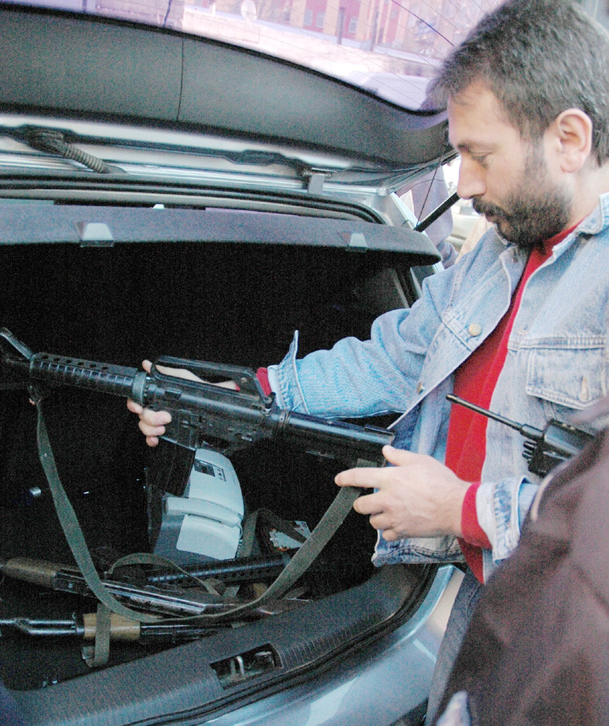 Film Setinde Kullanılan Silahlar Polisi Alarma Geçirdi