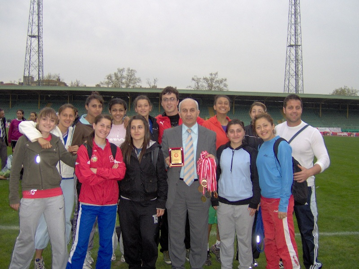 Liselerarası Atletizm'de 80.yıl Cumhuriyet Lisesi'nin Başarısı