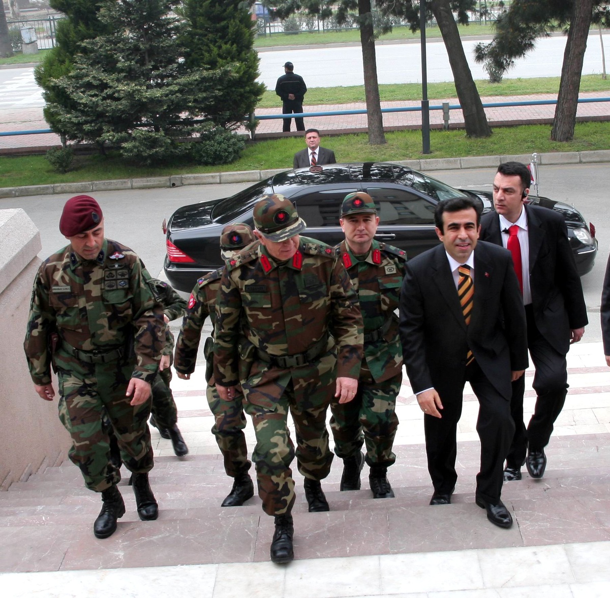 Orgeneral Koşaner, Vali Güzeloğlu'nu Ziyaret Etti