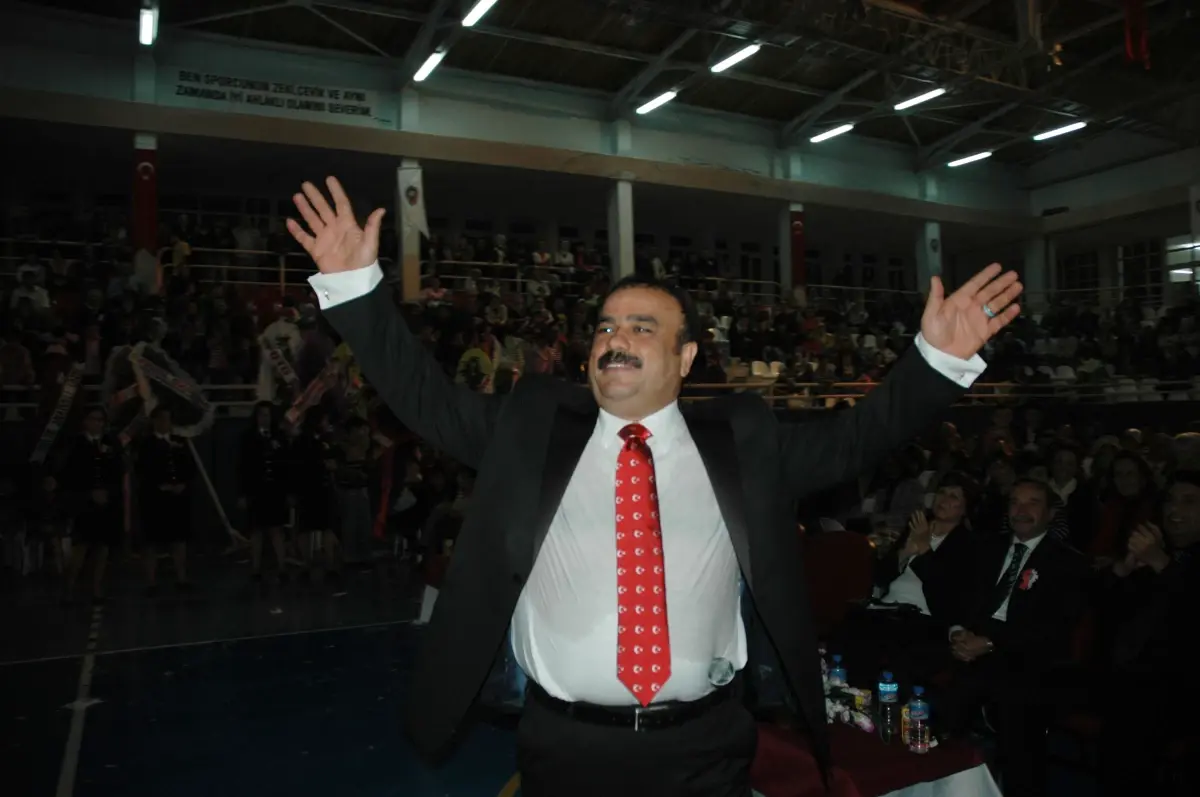 Polis Gecesinde Sahne Alan Bülent Serttaş Coşturdu