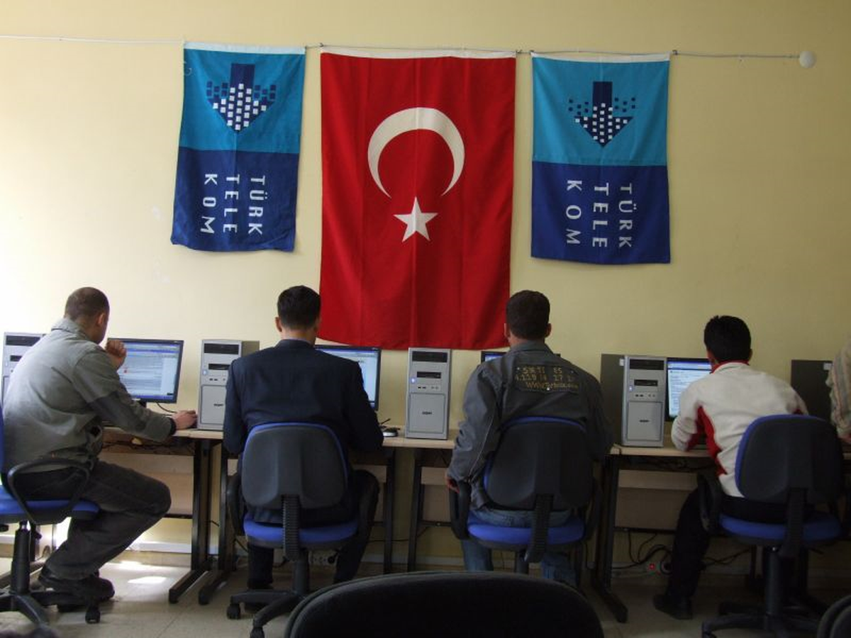 Türk Telekom'dan Şemdinli'ye İnternet Evi