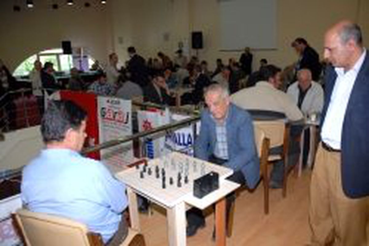 Buca'da Dama Turnuvası Başladı