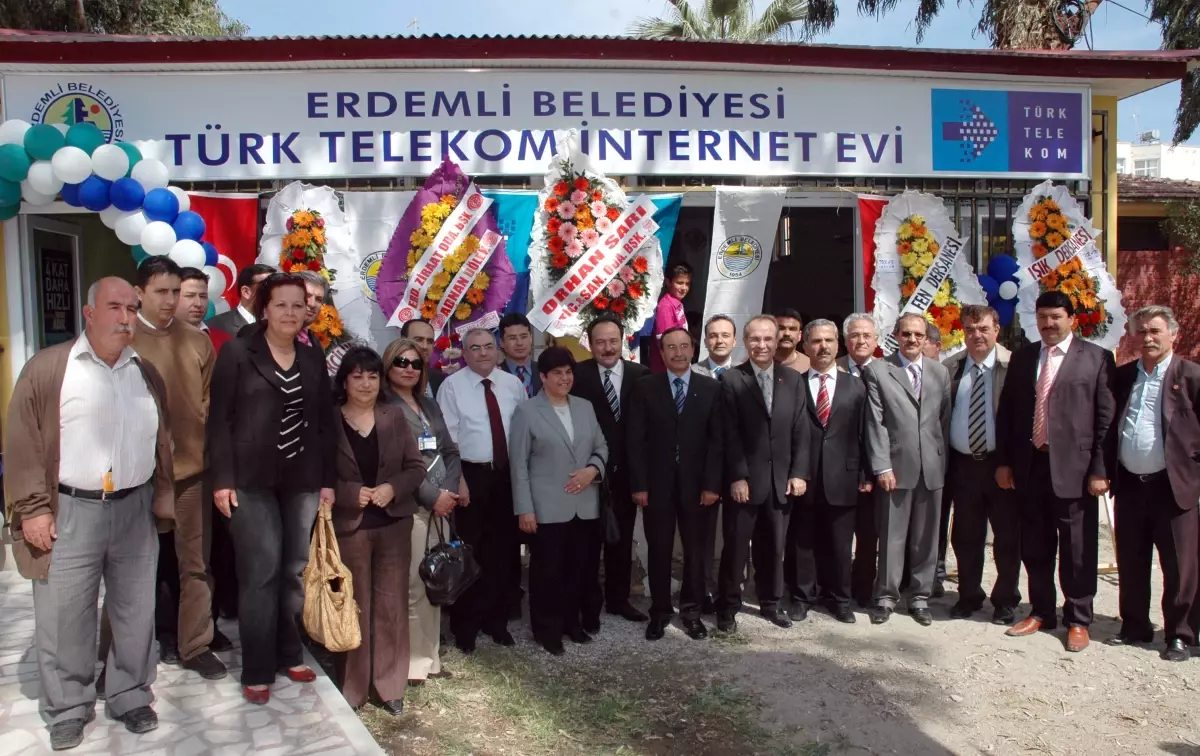 Erdemli'de İnternet Evi Açıldı