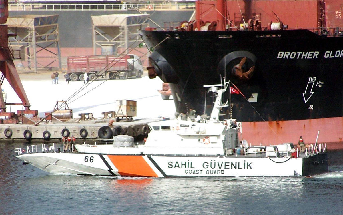 Sahil Güvenlik Bandırma Körfezi'nde Denetimlerini Sürdürüyor