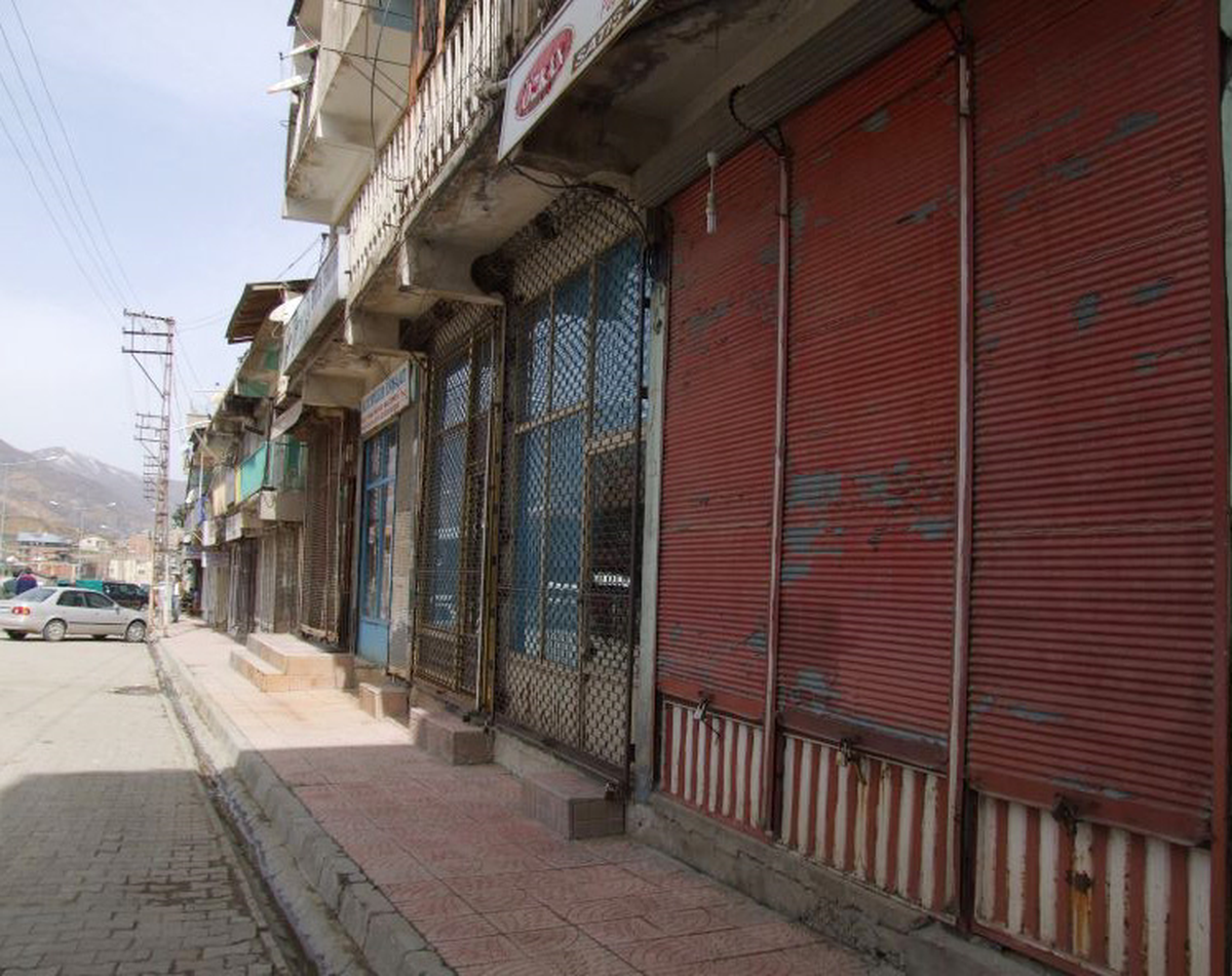 Şemdinli'de Kepenk Kapama Eylemi