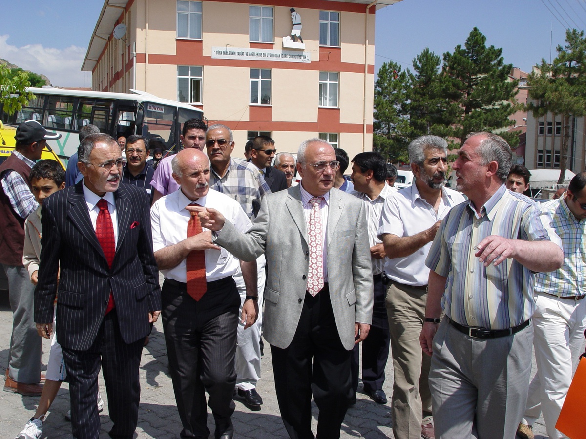 AK Parti Milletvekilleri Hafta Sonunu İlçelere Geçirdi