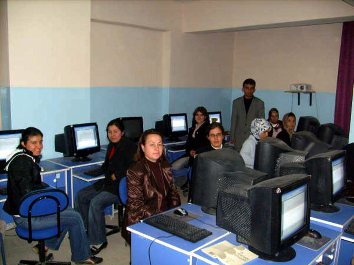 Besni'de Ev Hanımlarının Bilgisayar Merakı