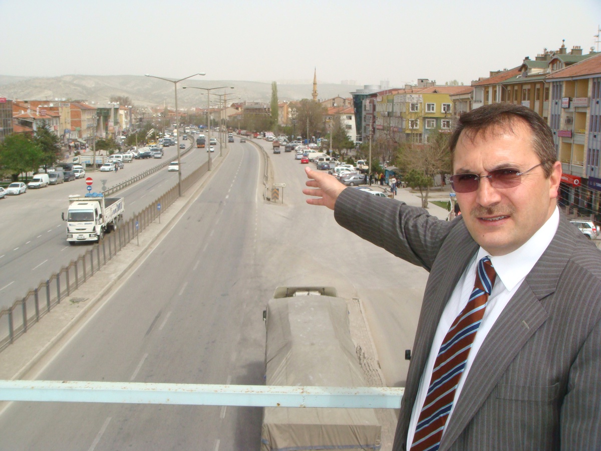Gölbaşı'nı İkiye Bölen Yola Alt Geçit