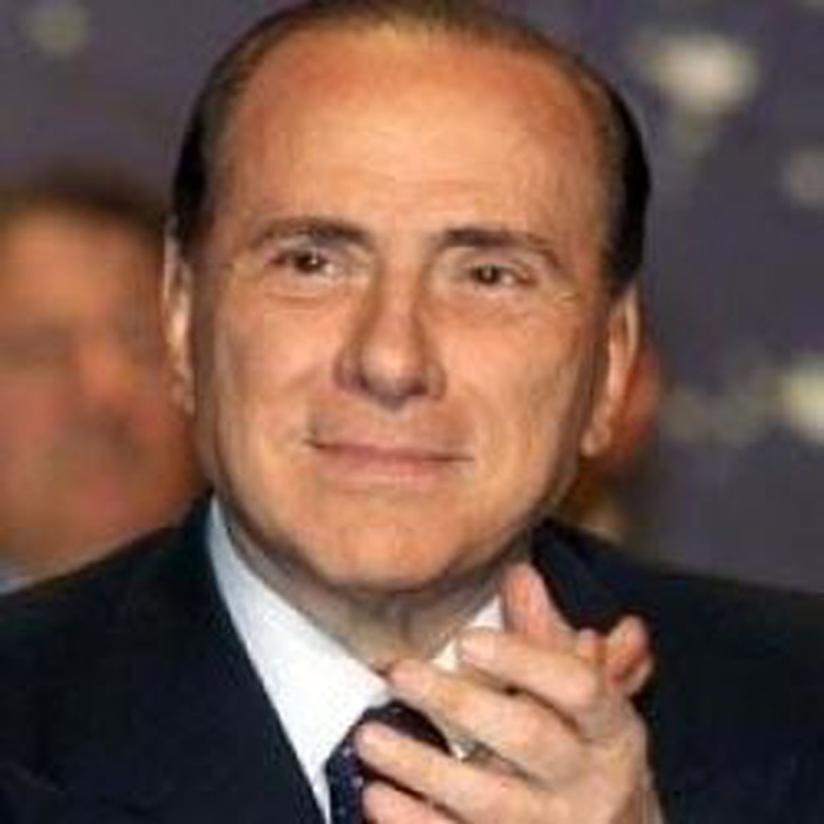 Berlusconi Önde