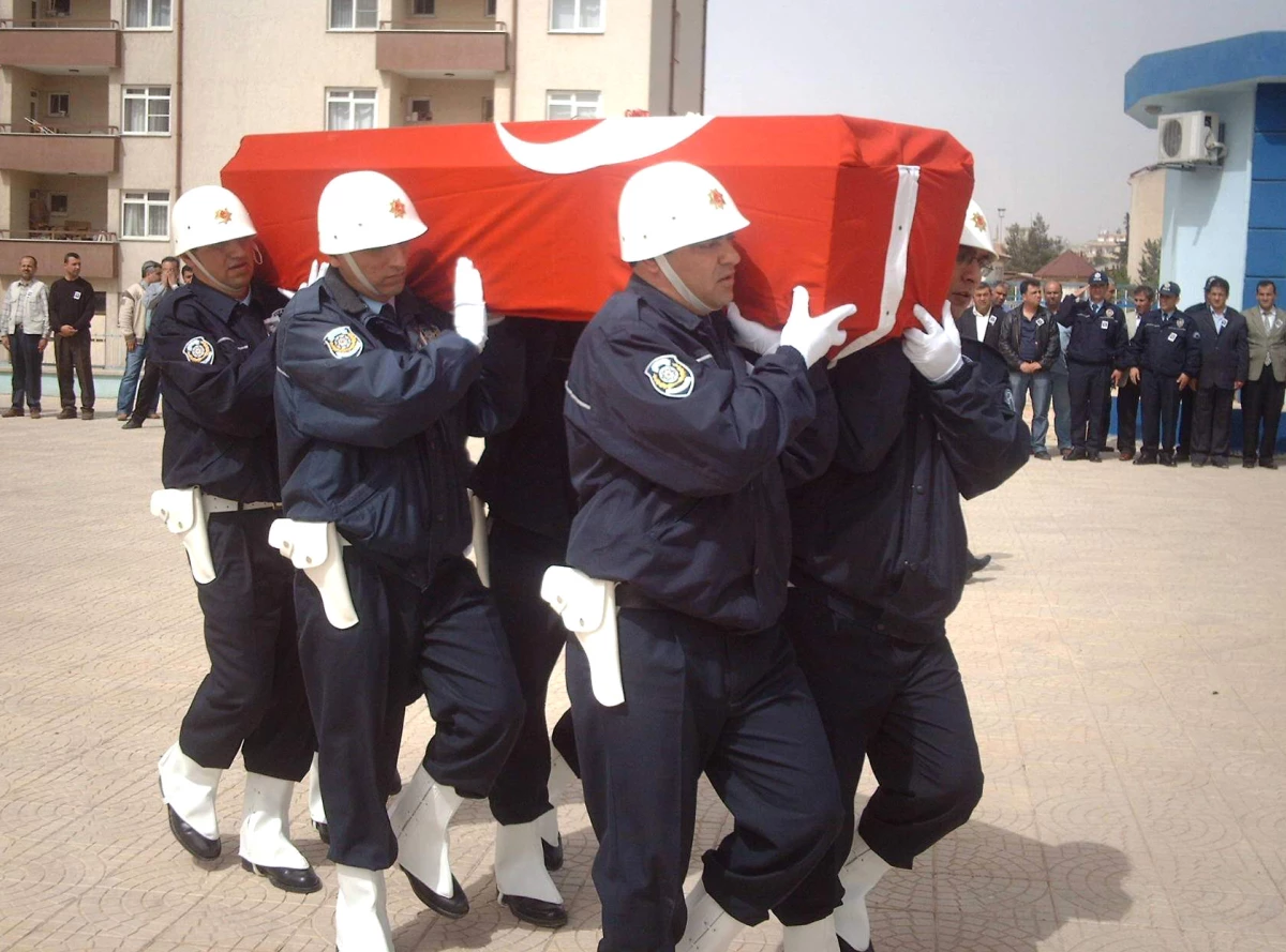 Kalp Krizi Geçirerek Ölen Polis Memuruna Tören
