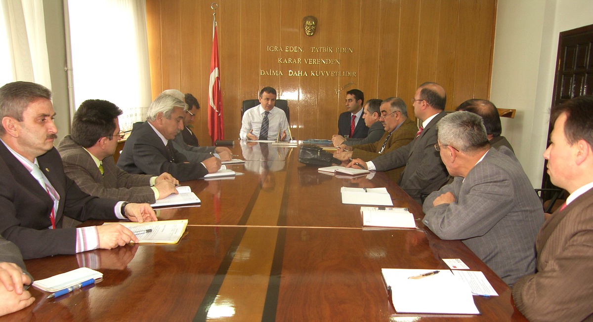 Kaymakamdan Daire Müdürlerine Uyarı