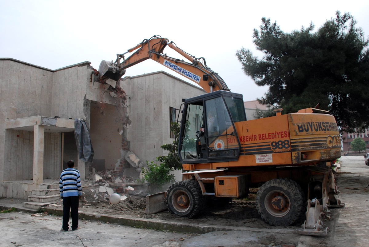 Müzenin İdari Binası Yıkıldı