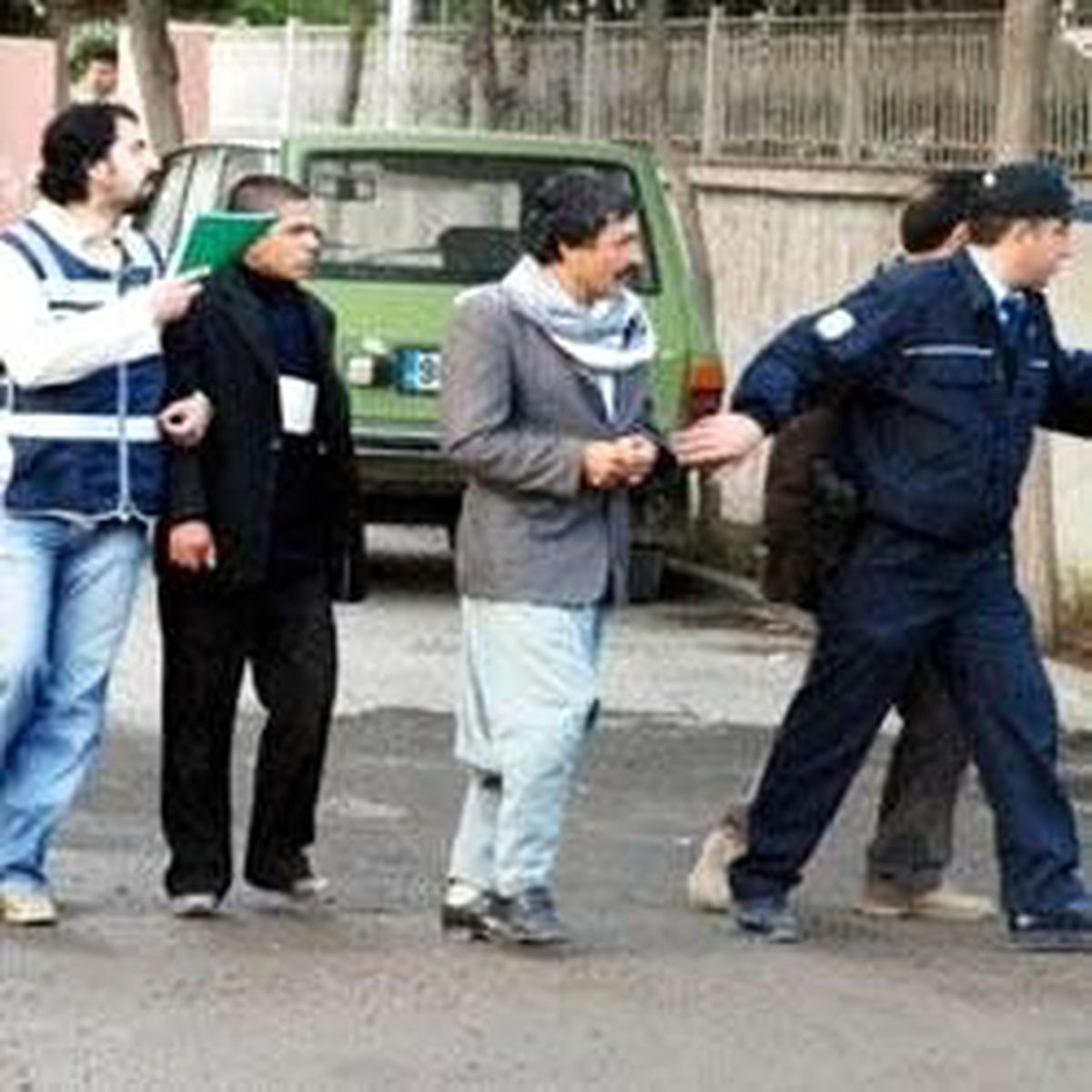 Polise Taş Atanlara 'Şafak' Operasyonu