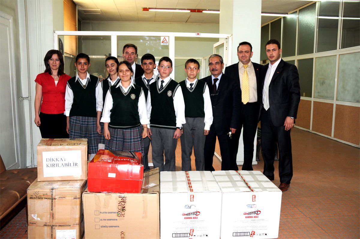 Öğrencilerden İlaç Bağışı