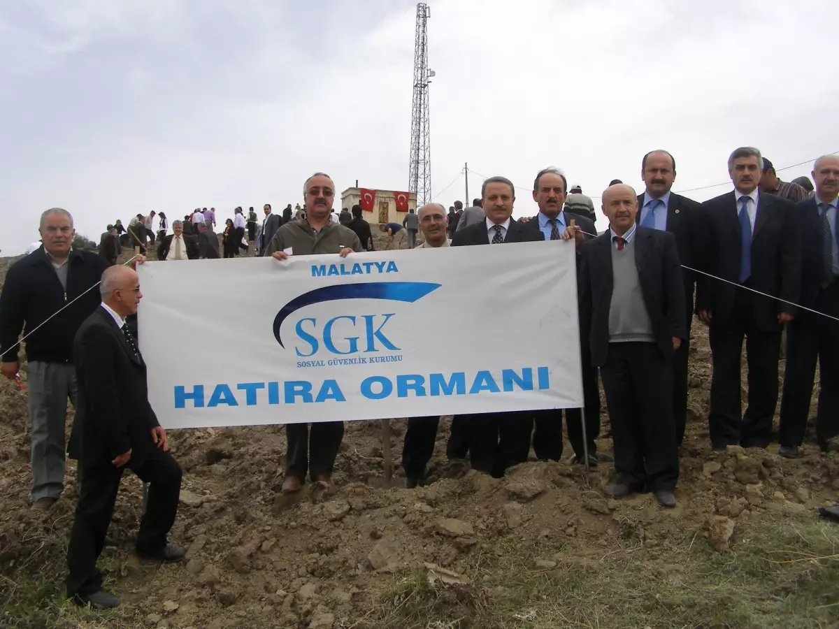 Sgk\'dan Hatıra Ormanına Fidan Dikimi